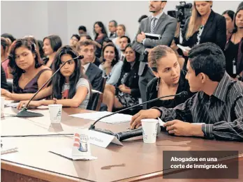  ??  ?? Abogados en una corte de inmigració­n.