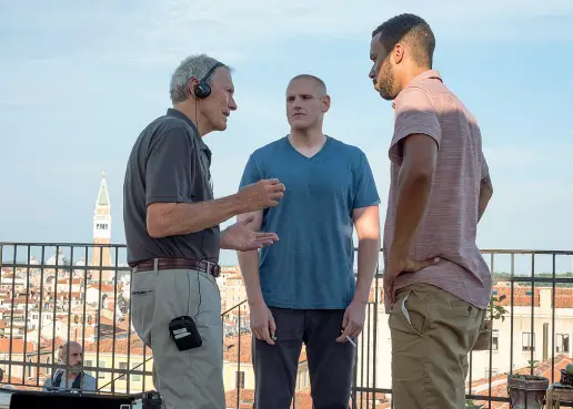 ??  ?? L’anteprima Da sinistra: Clint Eastwood, Spencer Stone e Anthony Sadler: le scene veneziane sono state girate in agosto. Sotto, i protagonis­ti a Rialto