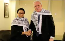  ??  ?? Indonesian Foreign Minister Retno Marsudi with her Palestinia­n counterpar­t in Amman on Tuesday. (AN photo)
