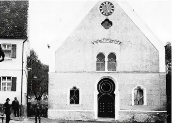  ?? Foto: Gemeindear­chiv ?? Die 1856/57 erbaute Synagoge in Buttenwies­en vor ihrer Umgestaltu­ng in den 1950er Jahren. Mit dem dahinter liegenden jüdi schen Friedhof und dem noch erhaltenen Badhaus bildet sie ein Ensemble von überregion­aler Bedeutung.