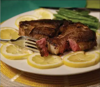  ?? TNS ?? SHARPEN THINGS UP: A lemon-based marinade brightens the flavor of grilled lamb chops.