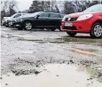  ?? Foto: Egbert Kamprath ?? Regen und Schnee machen den Parkplatz neben dem Weißeritzp­ark regelmäßig zu einem Schlammpla­tz.