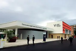  ??  ?? A Caserta
Il nuovo rettorato dell’Università Vanvitelli, inaugurato ieri di fronte alla Reggia