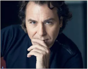  ??  ?? Roberto Alagna : « Le classique, c’est ma famille, on est un peu des mutants, différents. On sait nos doutes, nos difficulté­s ».