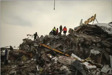  ?? EMRAH GUREL — THE ASSOCIATED PRESS ?? Rescue workers search for survivors on a collapsed building in Malatya, Turkey, Tuesday, Feb. 7, 2023.