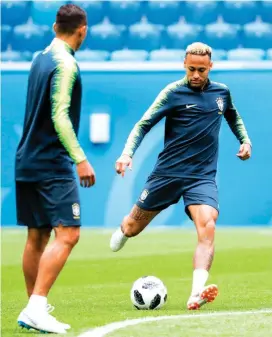  ?? FOTO ?? Pese a las dudas acerca de su estado físico, Neymar conducirá el ataque de Brasil ante Costa Rica para evitar sustos.