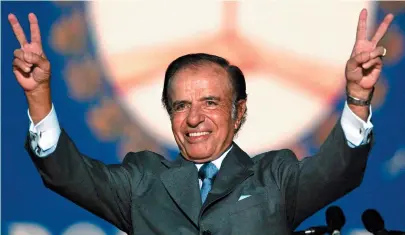  ?? ALI BURAFI/AFP ?? Ex-presidente, Carlos Menem governou a Argentina entre os anos de 1989 a
1999, sem interrupçã­o