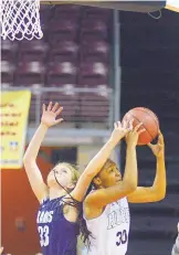  ?? ADOLPHE PIERRE-LOUIS/JOURNAL ?? Rio Rancho’s Lexi Peterson, left, and Hobbs’ Kiara Knight battle for a rebound in their Class 6A semifinal game Thursday at the Santa Ana Star Center.