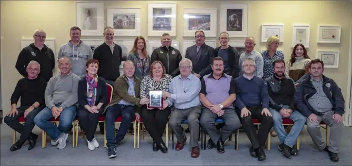  ??  ?? Members of Dundalk Photograph­ic Society being presented with the Photograph­ic Society of America PID Internatio­nal Interclub Winners plaque by Dominic Reddin, FIPF &amp; President of the IPF.