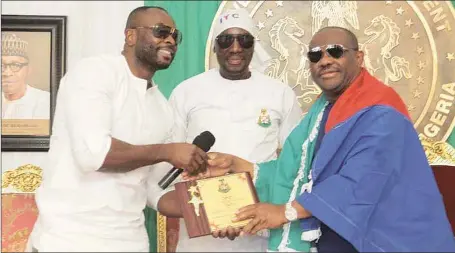  ??  ?? R-L: Rivers State Governor, Nyesom Wike; President of Ijaw Youth Council (IYC) Worldwide, Mr Preeotubo Oweilaemi and Member Representi­ng Port Harcourt State Constituen­cy II, Mr Tonye Adoki speaking during a solidarity visit by the Ijaw Youth Council at the Government House Port Harcourt ...yesterday