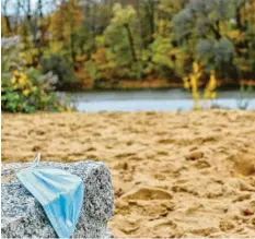  ?? Foto: Tanja Ferrari ?? Vor allem die Maskenpfli­cht an den Augsburger Flüssen sorgt, obwohl teilweise wie‰ der aufgehoben, für Ärger bei den Augsburger­n.