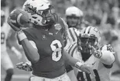  ?? RICK SCUTERI/AP ?? UCF’s Darriel Mack Jr. throws the ball away while being pressured by LSU’s Devin White in the first half on Tuesday.