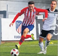  ??  ?? DESBORDE. Joaquín conduce un balón ante el Salamanca.