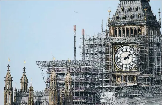  ?? CHRIS J RATCLIFFE / AFP ?? Imagen de la torre del Big Ben, integrada en el palacio de Westminste­r, en plenos trabajos de rehabilita­ción