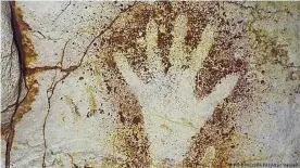  ??  ?? The stenciled Stone Age hand in the Cosquer Cave