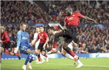  ?? AP ?? Man United’s Romelu Lukaku ( right) tries to score past Valencia goalkeeper Norberto Neto ( second left) in their Champions League Group H match at Old Trafford in Manchester on Tuesday. —