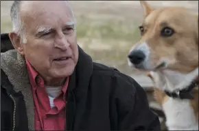  ?? BRIAN VAN DER BRUG/LOS ANGELES TIMES FILE PHOTOGRAPH ?? California Governor Jerry Brown and his Corgi, Colusa, on his Northern California ranch in Williams on Dec. 28, 2017.