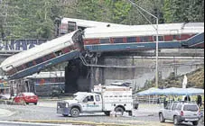  ?? REUTERS ?? The scene where an Amtrak passenger train derailed on a bridge over interstate highway I5 in Dupont, Washington.