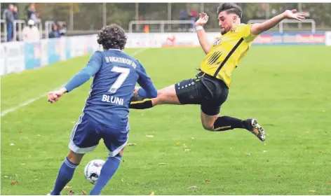  ?? FOTO: FRANK OPPITZ ?? Can Yilmaz (rechts) erzielte wenige Sekunden vor dem Pausenpfif­f das 1:1 für Hamborn 07.