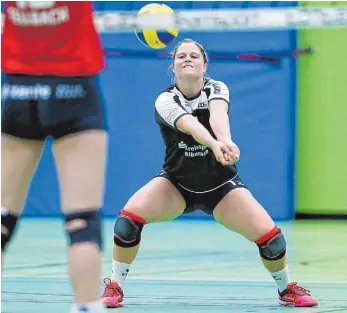  ?? FOTO: VOLKER STROHMAIER ?? Für die Volleyball­erinnen der TG Biberach (hier Marina Winter) steht das Derby beim VC Baustetten auf dem Programm.