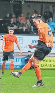  ?? Pictures: SNS. ?? Lawrence Shankland enjoyed a stellar first season at Tannadice – one highlight being scoring twice against Hibs in the Scottish Cup.