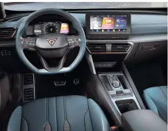  ??  ?? El interior guarda algunas semejanzas con el del Seat Tarraco, pero es exclusivo del Formentor. La pantalla central es de 10” y se combina con un cuadro de mandos virtual.