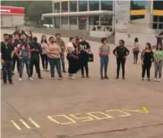  ?? | TWITTER ?? La protesta se realizó en la explanada de Rectoría de la UANL.