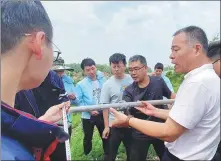  ?? PROVIDED TO CHINA DAILY ?? Kong Xiangbin (right) conducts a survey of land resources in Lishu county, Jilin province, in June.