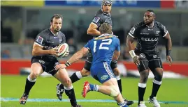  ?? Picture: Gallo Images ?? TRY TO STOP ME: Bismarck du Plessis prepares to duck inside a Stormers defender last night. He scored one of the Sharks’ five tries