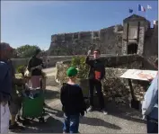  ?? (Photo J.-M. P.) ?? La visite commence toujours par la citadelle qui délivre quelques-uns de ses secrets.