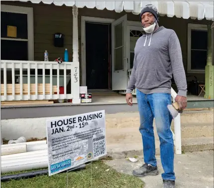  ?? BILL RETTEW — MEDIANEWS GROUP ?? Andrew McNeil Jr. helps fix up a duplex in Coatesvill­e, along with dozens of volunteers.