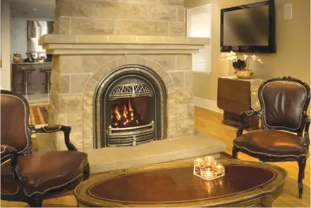  ?? SUBMITTED ?? Valor’s Windsor Arch gas fireplace from their Portrait Series delivers old-world charm with modern convenienc­e.