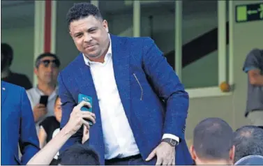  ??  ?? EL JEFE. Ronaldo, presidente y máximo accionista del Valladolid.