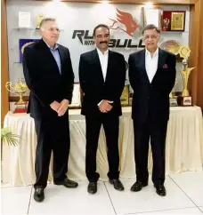  ??  ?? ( L to R) Jay Craig, CEO and President, Meritor Inc.; Thimmaiah N, VP & MD, India and Australia, Meritor, and Baba Kalyani, Chairman, Automotive Axles and Kalyani Group