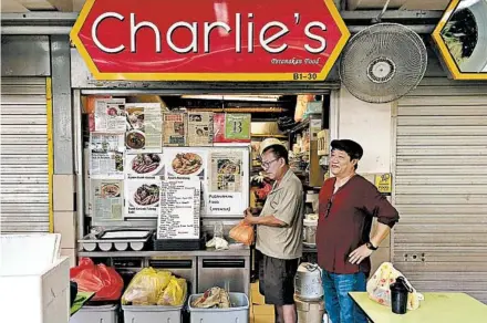  ?? DAVID PIERSON/LOS ANGELES TIMES ?? is one of only a few hawkers cooking Peranakan food. K.F. Seetoh, right, a street food guide publisher, has championed hawker culture.