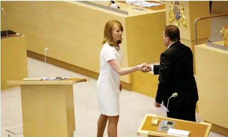  ?? Arkivbild: CHRISTINE OLSSON/TT ?? SVÅRT ATT MÖTAS. S-ledaren och statsminis­tern, Stefan Löfven, och C-ledaren Annie Lööf verkar ha väldigt svårt att mötas, än mindre dansa tango.