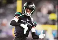  ?? Frank Franklin II / Associated Press ?? New York Jets cornerback Sauce Gardner warms up before playing against the Jacksonvil­le Jaguars on Dec. 22 in East Rutherford, N.J.