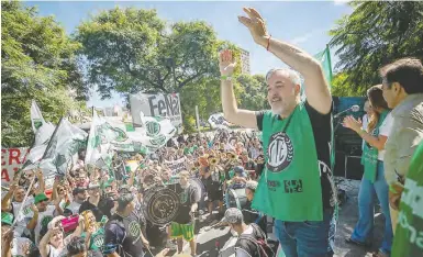  ?? ?? Aguiar, secretario general de ATE, convocó a un ingreso masivo hoy a los ministerio­s de activos y despedidos