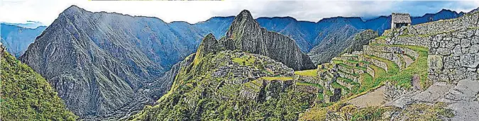  ??  ?? Una panorámica de los 530 metros de tesoro milenario más grade del Perú