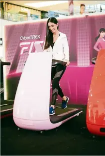  ??  ?? Gintell ambassador, Amber Chia demonstrat­es the use of Gintell CyberTREK FITuristic Treadmill.