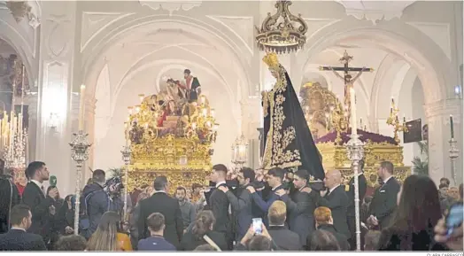  ?? CLARA CARRASCO ?? La procesión claustral de la Virgen de los Dolores de la Hermandad de los Judíos, este Jueves Santo en la Catedral.