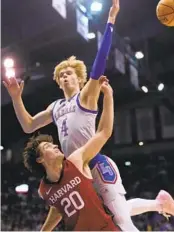  ?? ORLIN WAGNER AP ?? Kansas guard Gradey Dick (4) misses layup while covered by Harvard’s Sam Silverstei­n on Thursday.