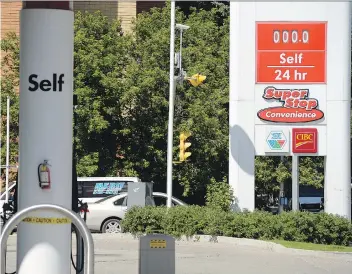  ?? BRYAN SCHLOSSER ?? Most Petro-Canada stations in Regina were out of fuel Monday morning.