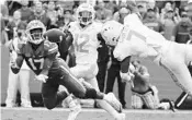  ?? SCOTT HALLERAN/GETTY IMAGES ?? UF’s Kadarius Toney (17) caught 4 passes for 40 yards against Tennessee, part of a concerted effort to get him the ball.