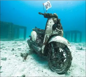  ?? ZHANG QUANXI / FOR CHINA DAILY ?? A motorcycle sits at the bottom of the ocean in the Philippine­s.