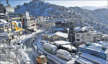  ?? DEEPAK SANSTA/HT ?? A snow-cutter clears the road at Sanjauli in Shimla on Friday.