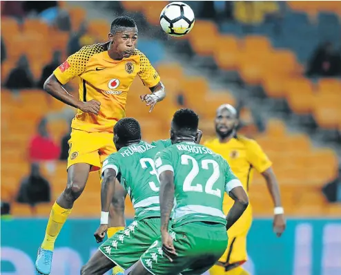  ?? Picture: Gallo Images ?? Siyabonga Ngezana of Chiefs heads the ball away from Tshepo Rikhotso and Ronald Pfumbidzai of Celtics at FNB Stadium last night.