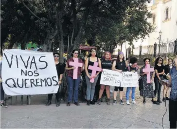  ?? FOTO: EL DEBATE ?? &gt; Grupo de mujeres protestan para evitar la violencia contra ellas.