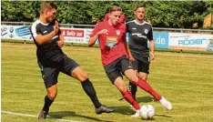  ?? Foto: Uli Anhofer ?? Edward Schäfer (am Ball) war in der ersten Halbzeit einer der Aktivposte­n beim SC Bubesheim.