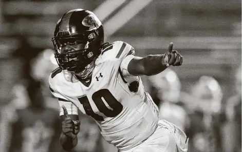  ?? Jason Fochtman / Staff photograph­er ?? Hightower QB Jakolby Longino celebrates Charles Snelling’s 1-yard TD run in the fourth quarter at Woodforest Bank Stadium on Friday.